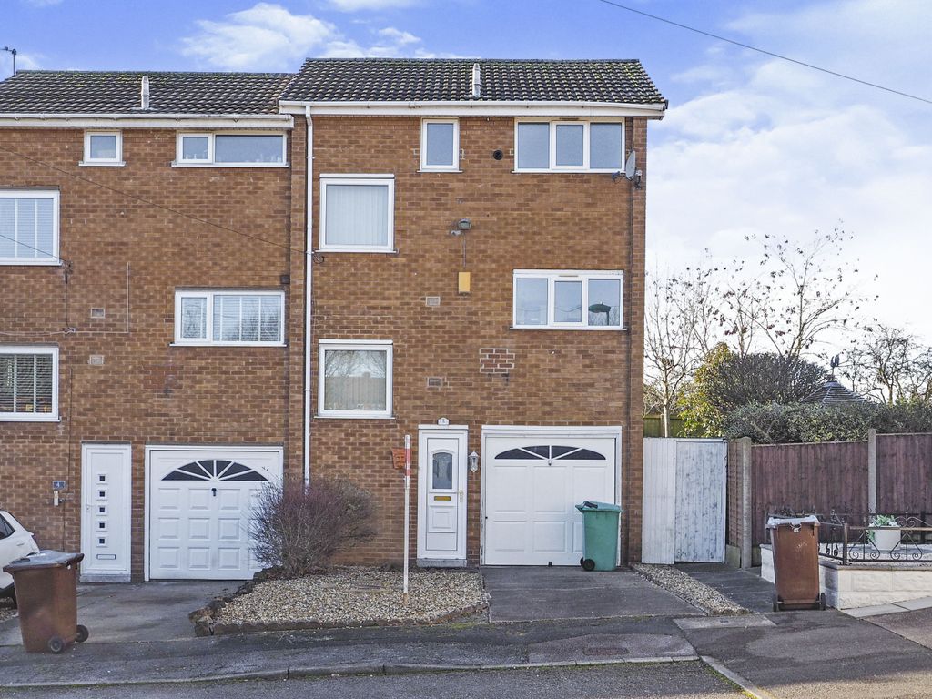 3 bed end terrace house for sale in Parkwood Court, Nottingham