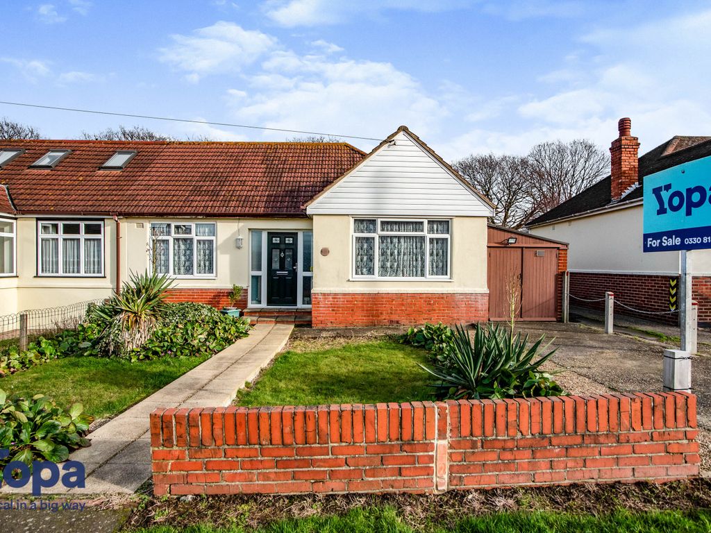 3 bed semidetached bungalow for sale in Oakdene Avenue, Erith DA8, £