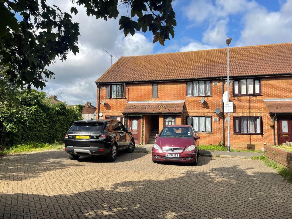 1 bed property for sale in Boltons Lane, Harlington, Hayes UB3, £