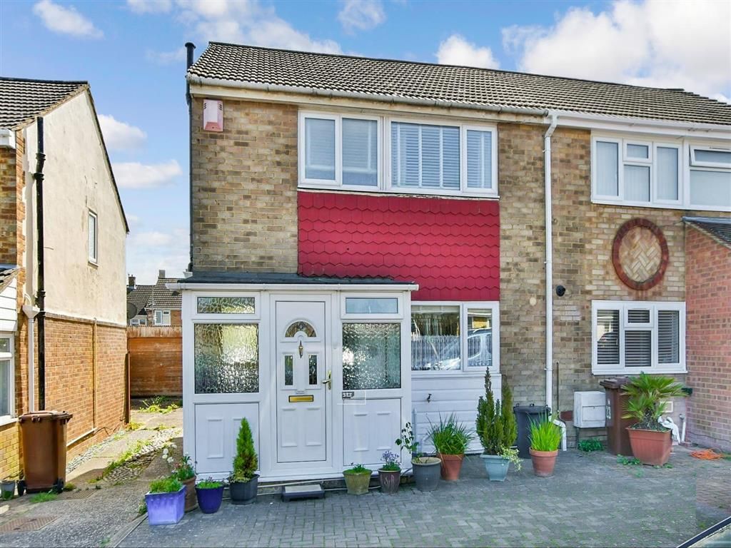 3 bed semidetached house for sale in Winston Road, Strood, Rochester