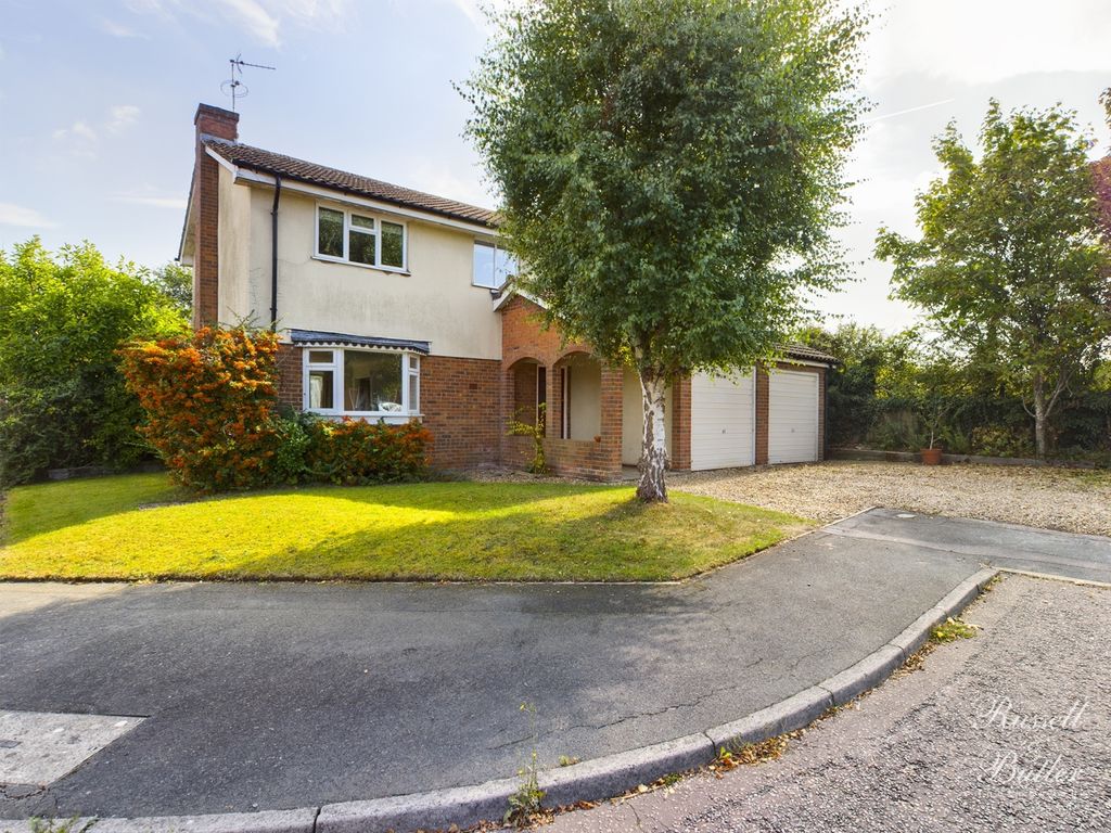 4 bed detached house for sale in Keach Close, Winslow, Buckingham MK18