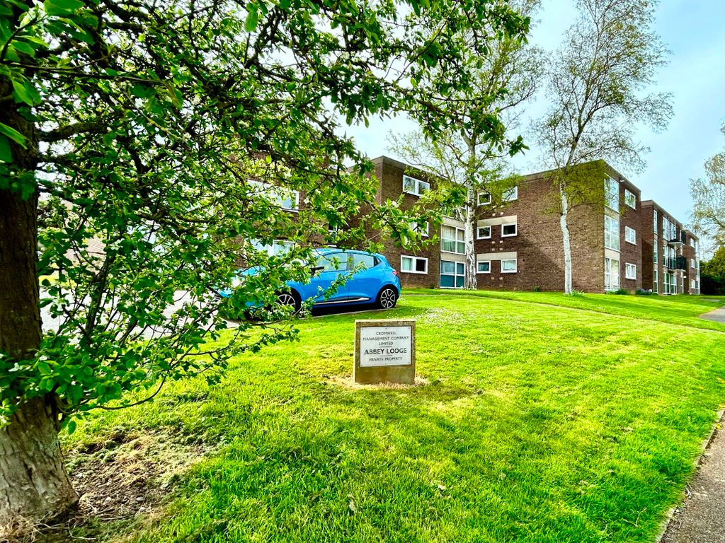 2 bed flat for sale in Landcross Drive, Abington, Northampton NN3, £