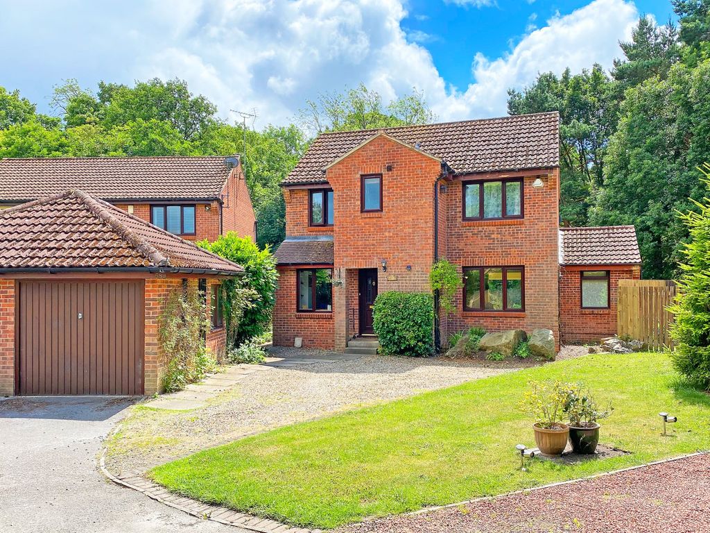 4 bed detached house for sale in Norwood Grove, Harrogate HG3 Zoopla