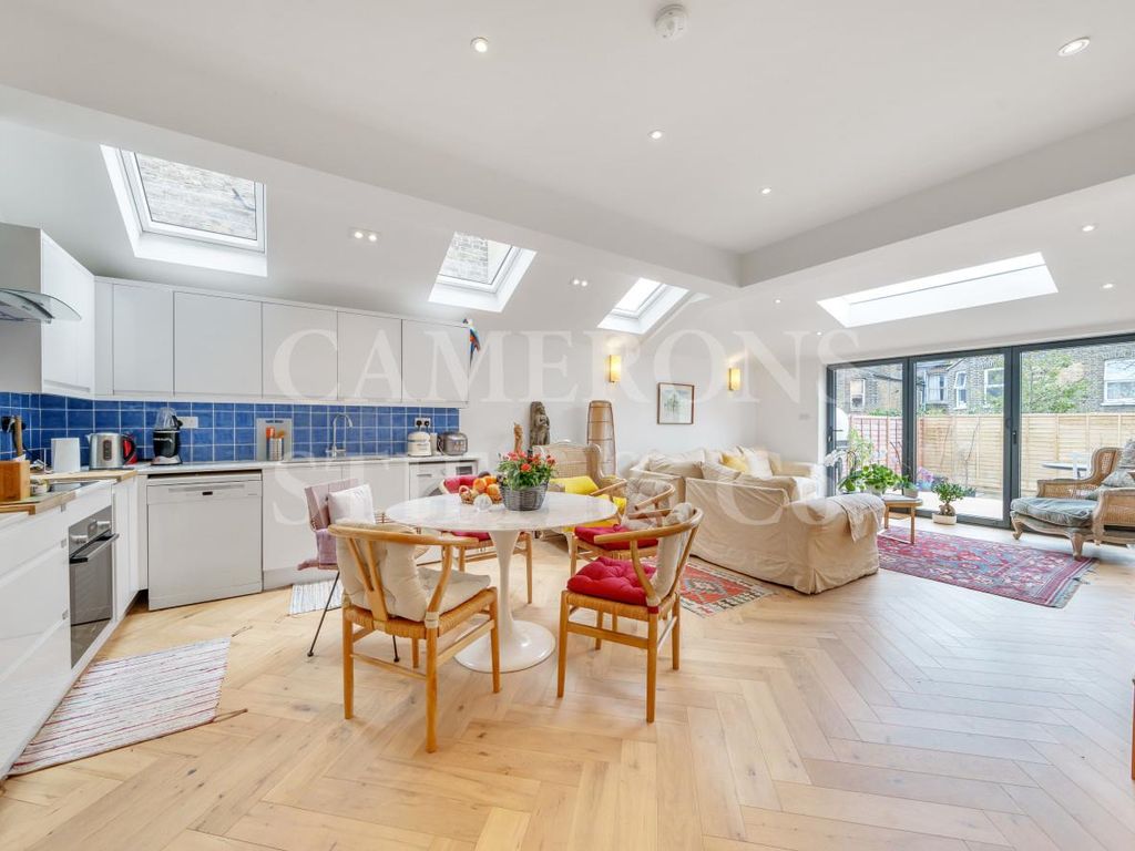 2 bed flat for sale in Buchanan Gardens, London NW10, £750,000 Zoopla