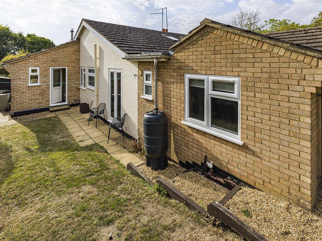 3 bed semidetached bungalow for sale in Brook Street, Elsworth, Cambridge CB23, £445,000 Zoopla