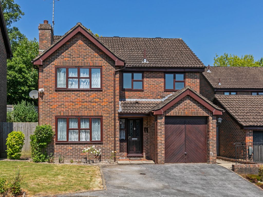 4 bed detached house for sale in Roydon Close, Winchester SO22 Zoopla