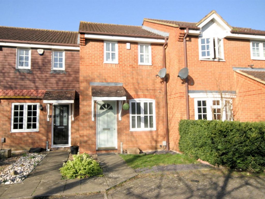 2 bed terraced house to rent in Simpkins Drive, BartonLeClay, Bedford