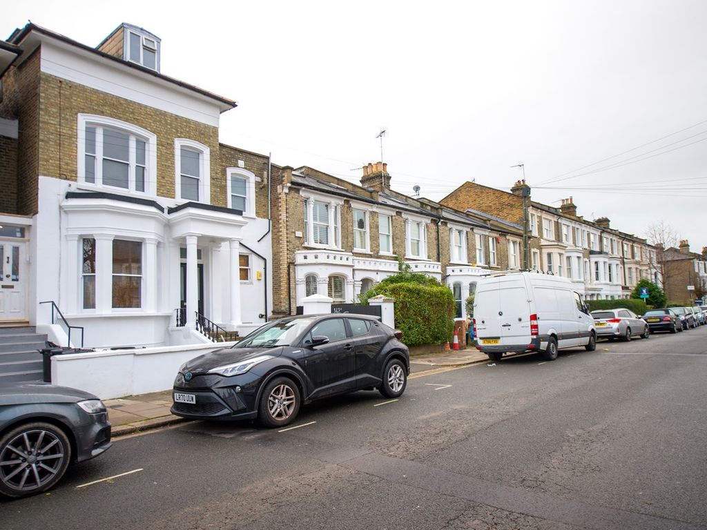 5 bed terraced house to rent in Percy Road, Shepherd's Bush, London W12
