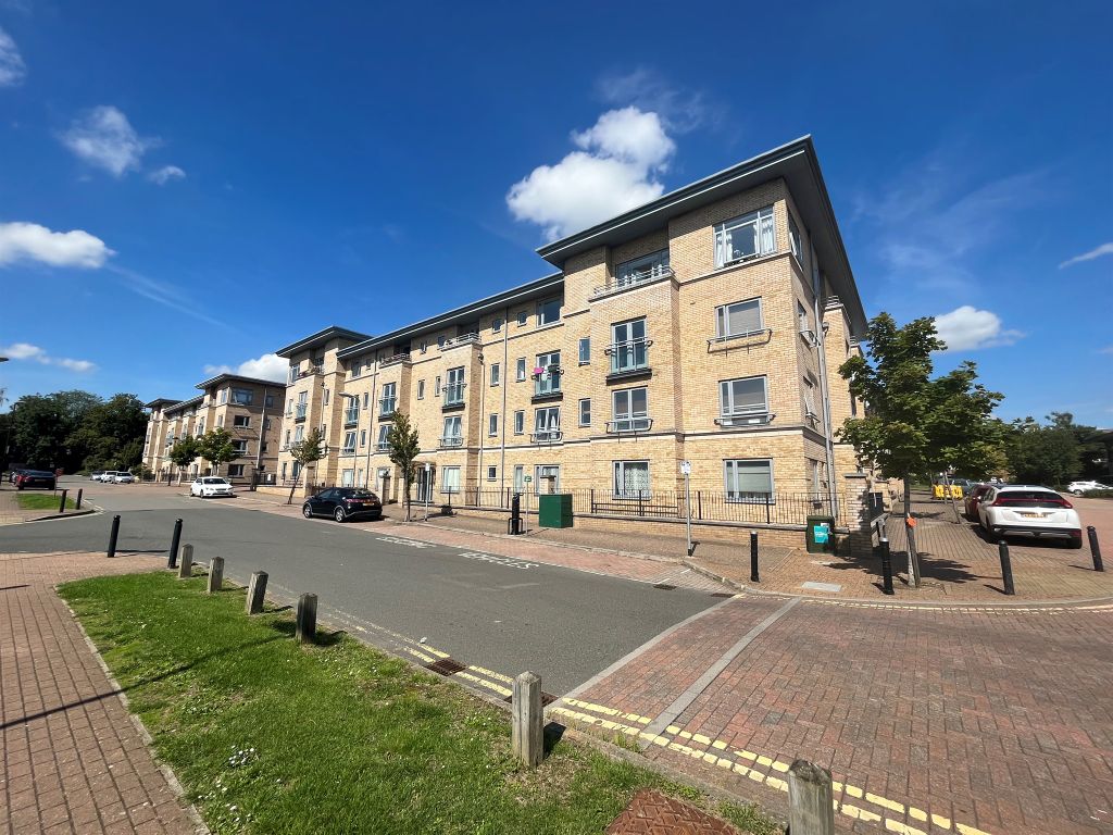 2 bed flat for sale in Selwyn Grove, Bletchley, Milton Keynes MK3, £