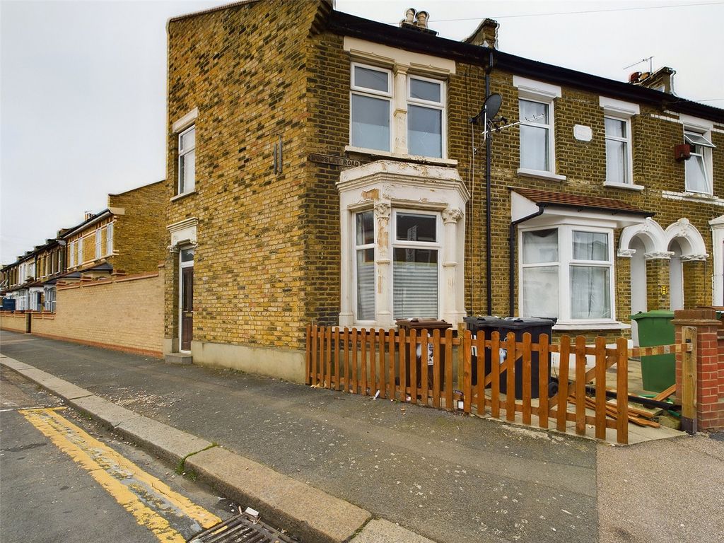 3 bed end terrace house for sale in Worsley Road, Leytonstone, London
