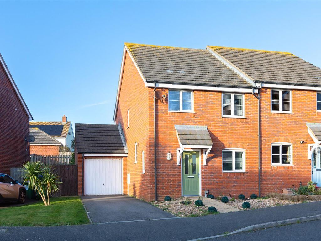 3 bed semidetached house to rent in Coxwell Close, Seaford BN25, £