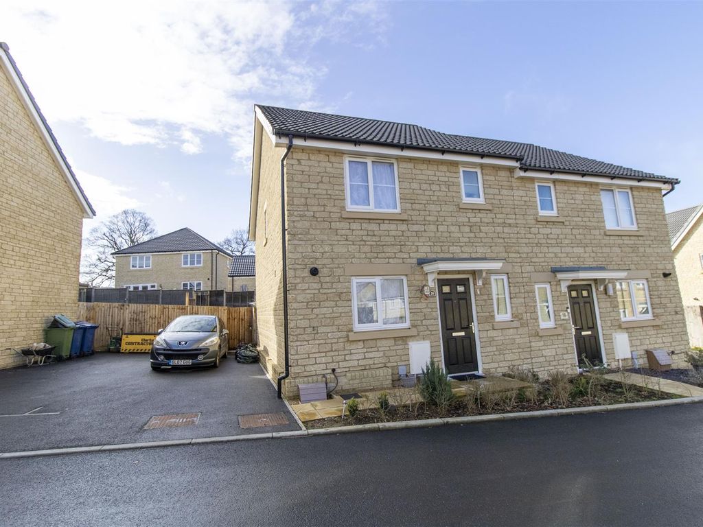3 bed semidetached house to rent in Peregrine Road, Brockworth