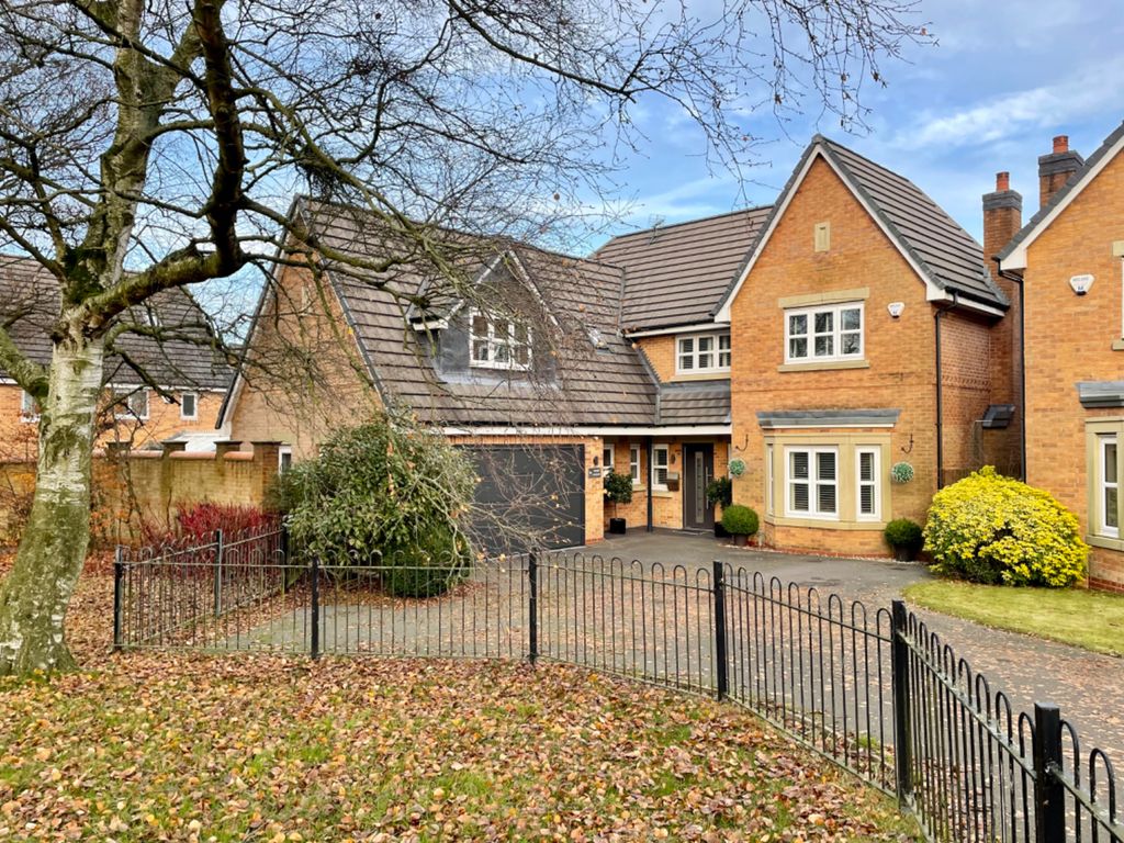 5 bed detached house for sale in Wright Crescent, Ashbourne DE6 Zoopla