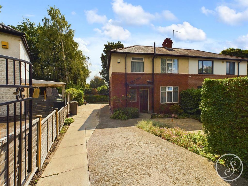 3 bed semidetached house for sale in Scott Hall Crescent, Chapel