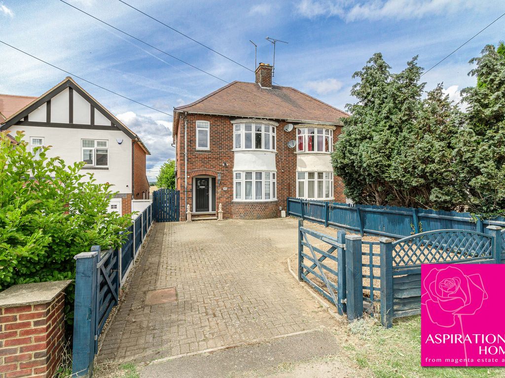 3 bed semidetached house for sale in London Road, Raunds