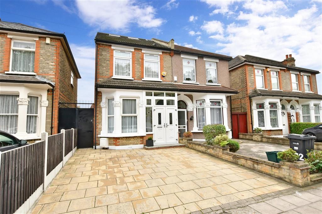 4 bed semidetached house for sale in Barley Lane, Goodmayes, Essex IG3