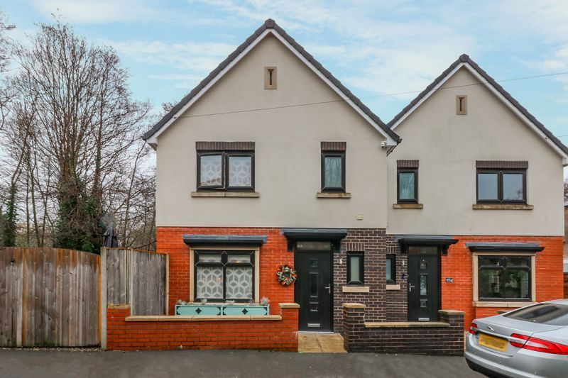 3 bed semidetached house for sale in Woodstock Drive, Smithills