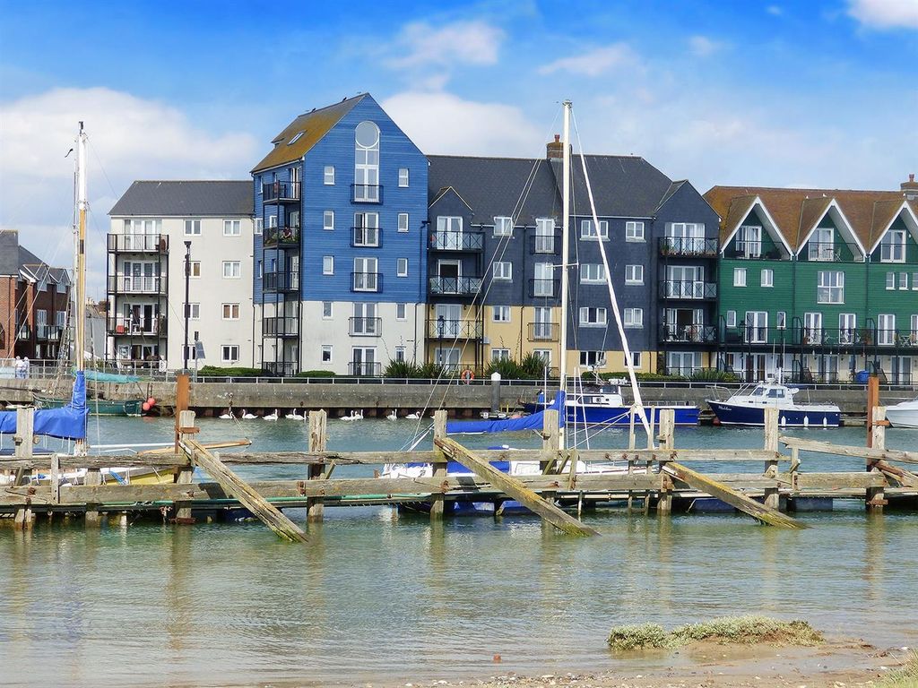 2 bed flat for sale in Pier Road, Littlehampton BN17 Zoopla