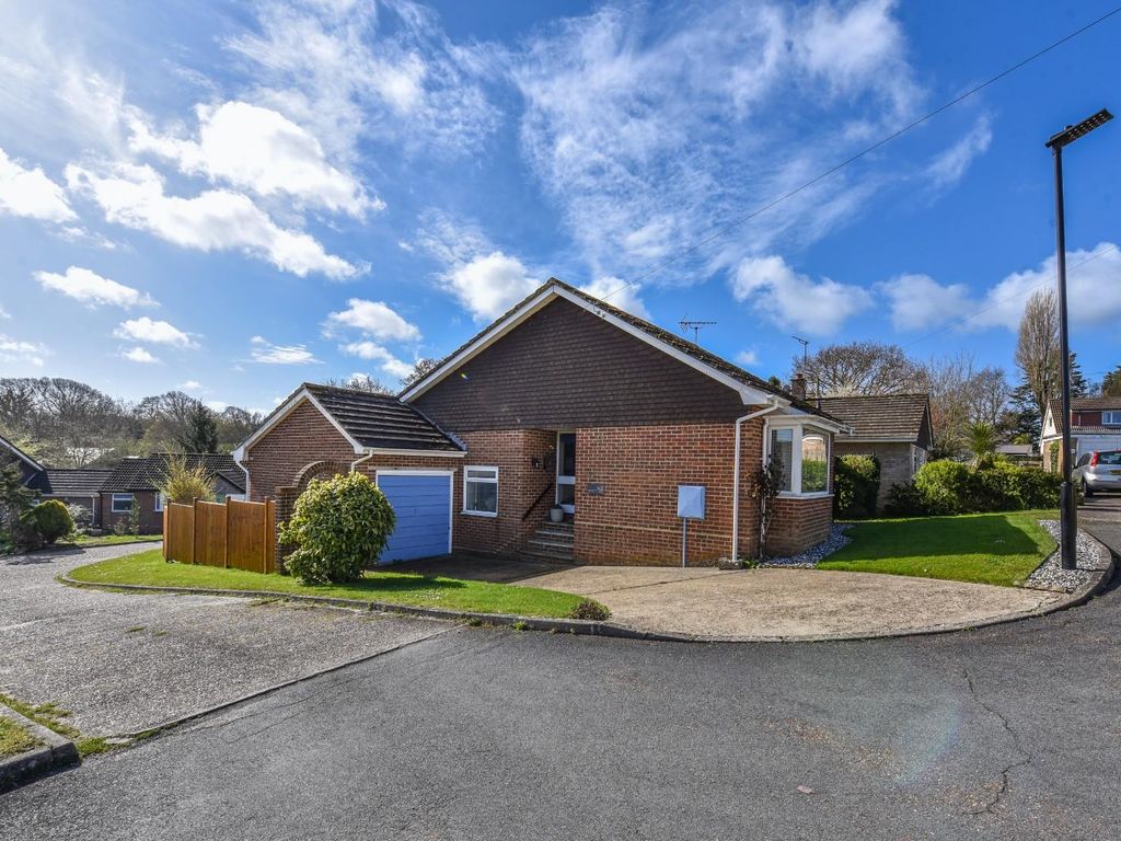 2 bed detached house for sale in Glynn Close, Seaview PO34 Zoopla