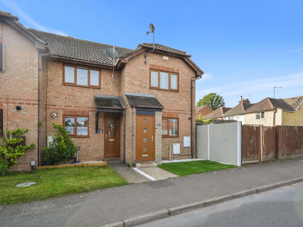 2 bed terraced house for sale in Tennyson Road, Ashford TN23, £260,000