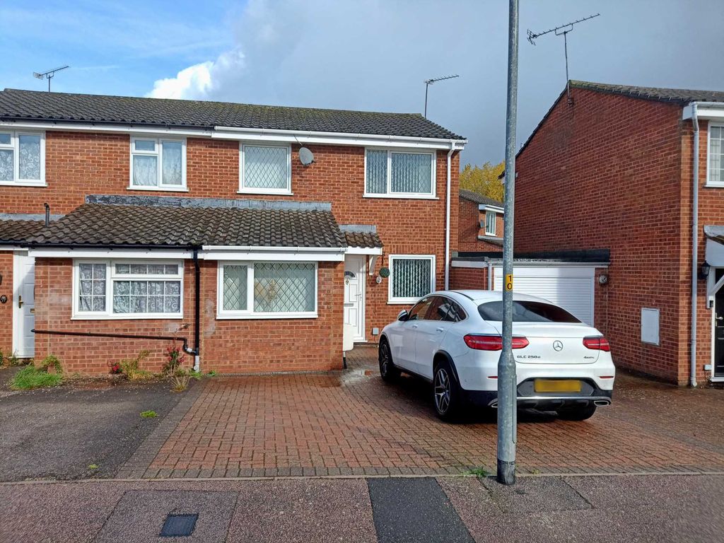 4 bed property for sale in Berkeley Square, Hemel Hempstead HP2, £