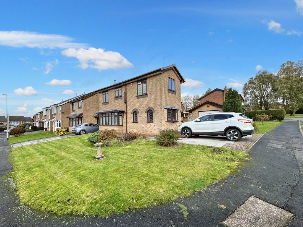 3 bed detached house for sale in Bladon Avenue, StokeOnTrent ST5, £