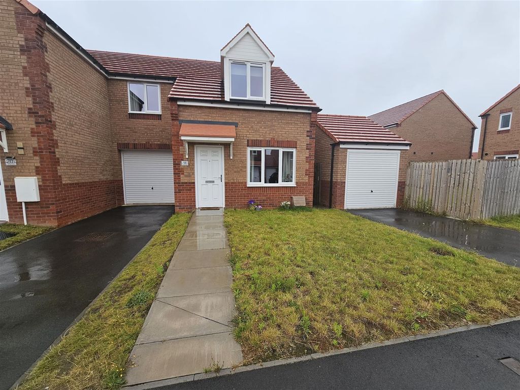 3 bed semidetached house for sale in Sir Brian Way, Newark, Bilsthorpe