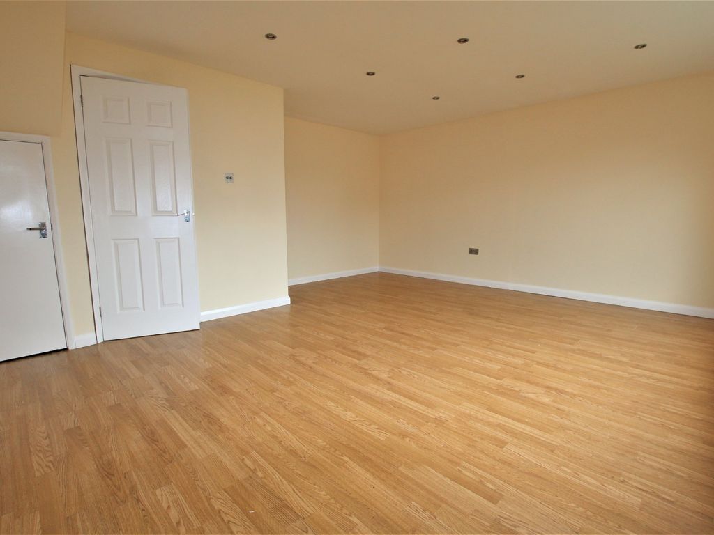 3 bed semidetached house for sale in Crown Meadow, Colnbrook, Slough