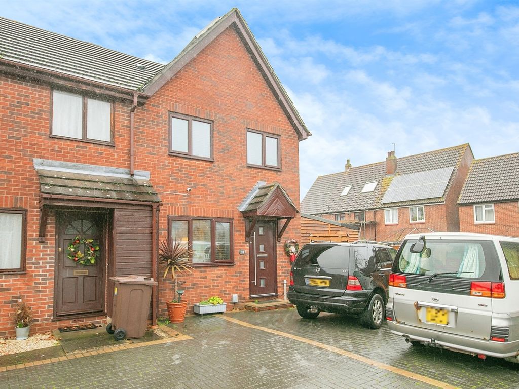 2 bed end terrace house for sale in Chinook, Highwoods, Colchester CO4