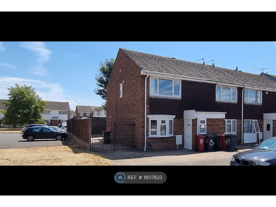 3 bed end terrace house to rent in Severn Crescent, Slough SL3, £1,850