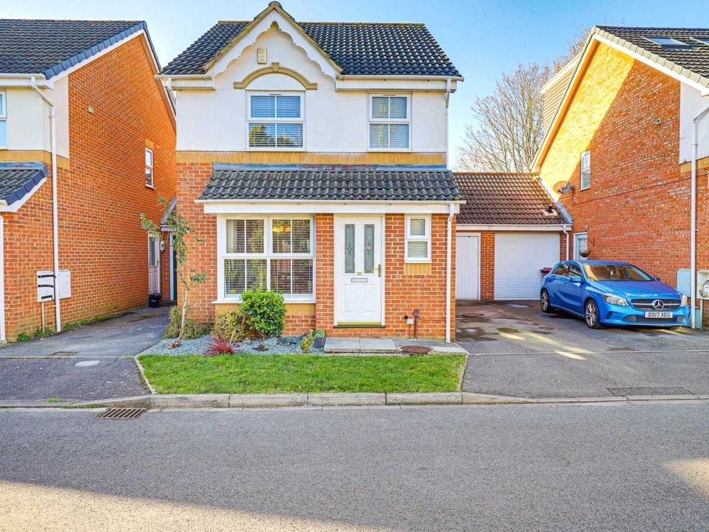 3 bed link detached house for sale in Denbeigh Place, Reading RG1, £