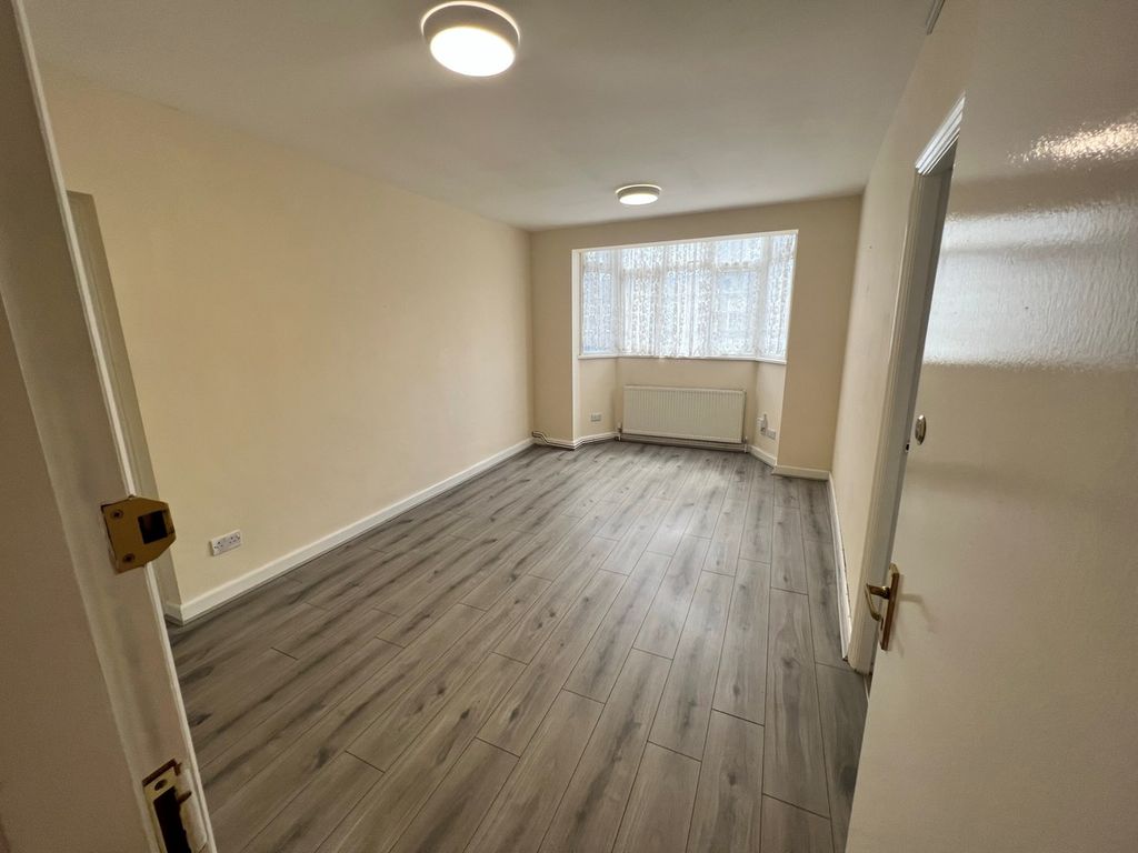 1 bed flat to rent in Bradmore Green, Brookmans Park, Hatfield AL9, £