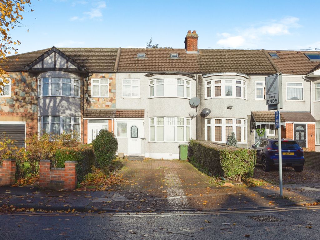 3 bed terraced house for sale in Parkside Avenue, Romford RM1, £460,000