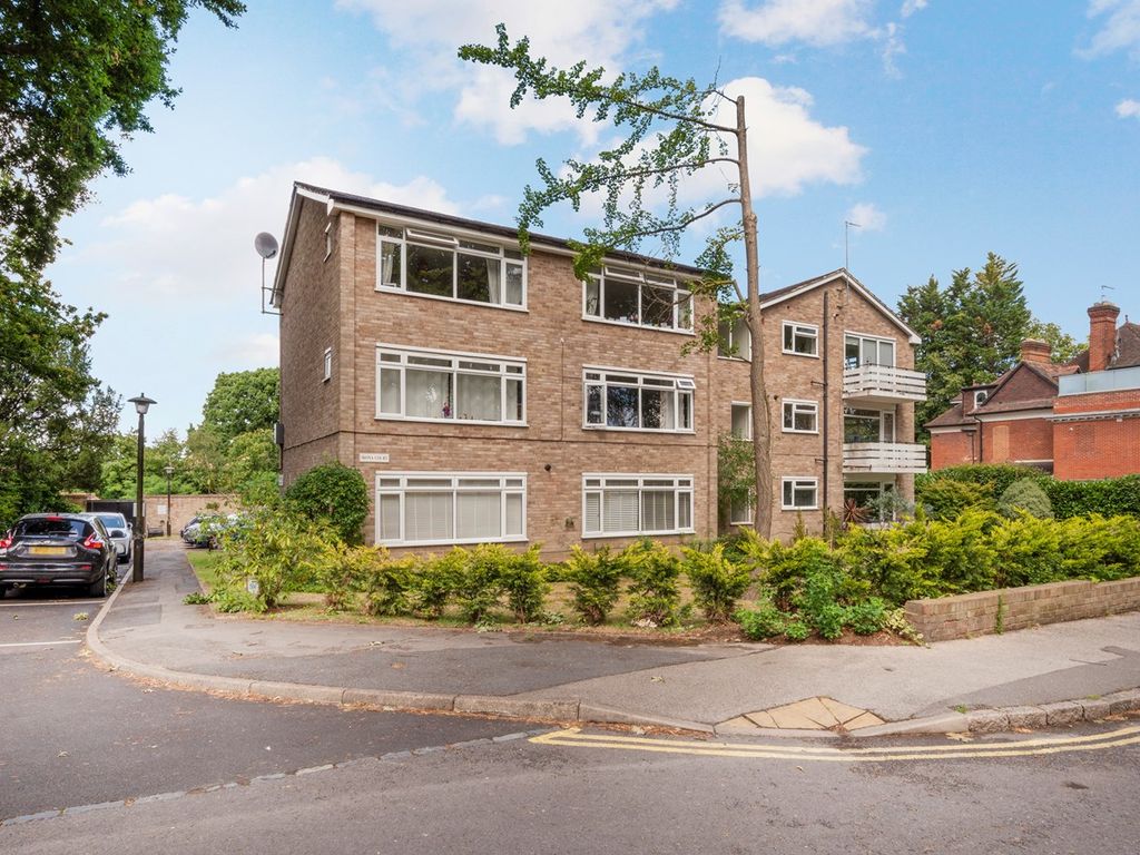 2 bed flat for sale in Ikona Court, Weybridge KT13, £365,000 Zoopla