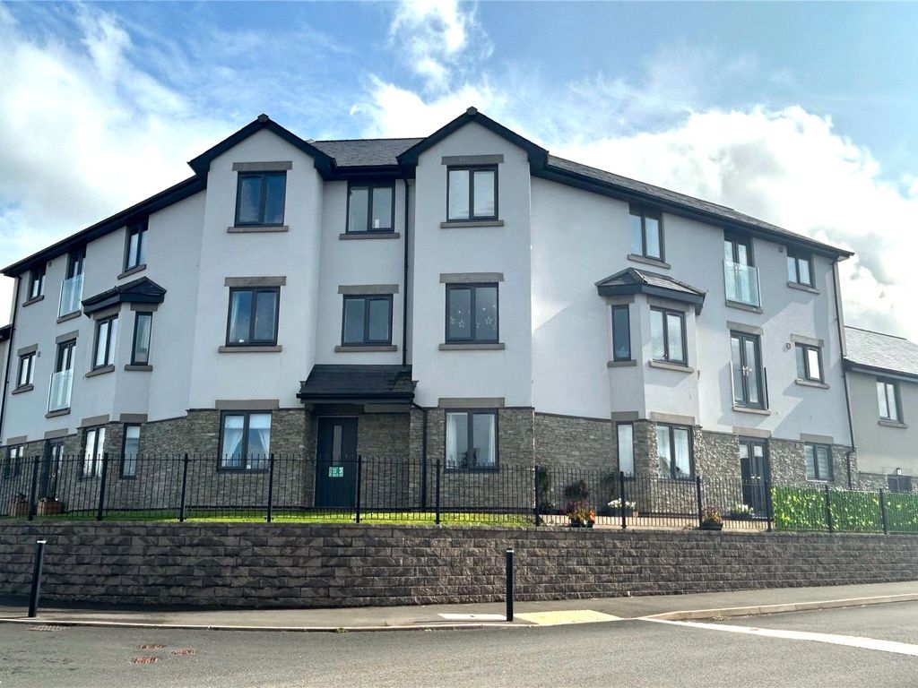 2 bed flat for sale in Hoggan Park, Brecon, Powys LD3, £200,000 Zoopla