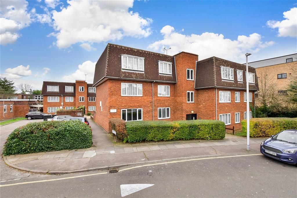 2 bed flat for sale in Oaks Lane, Ilford, Essex IG2, £325,000 Zoopla