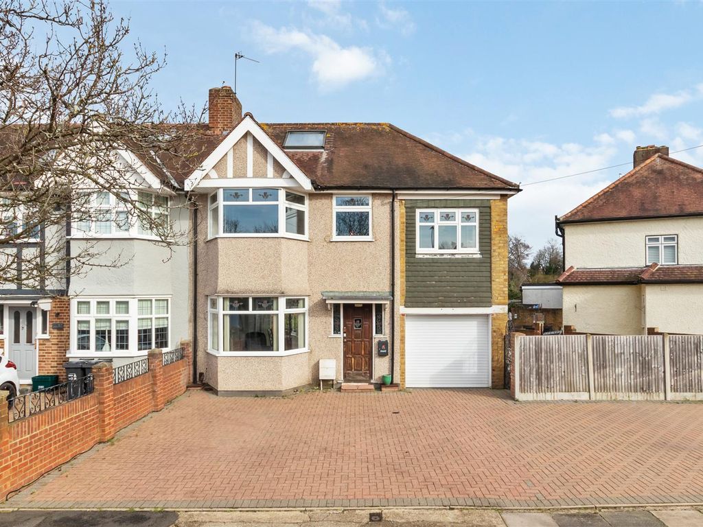 6 bed end terrace house for sale in Rutland Drive, Morden SM4, £699,950