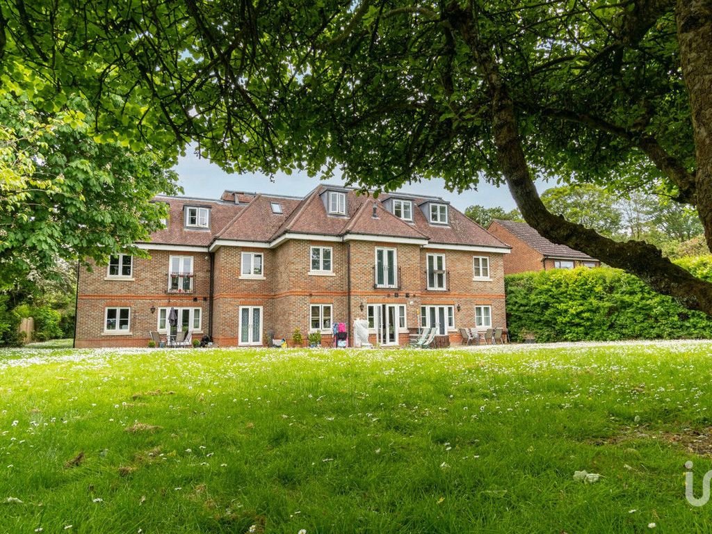 2 bed penthouse for sale in Whareatea Court Dunmow Road,