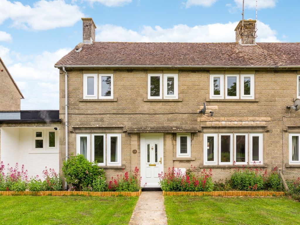 3 bed semidetached house to rent in Gascelyn Close, Chippenham SN14, £