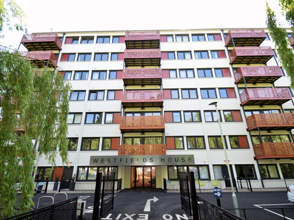 2 bed flat to rent in Westfields House, London Road, High