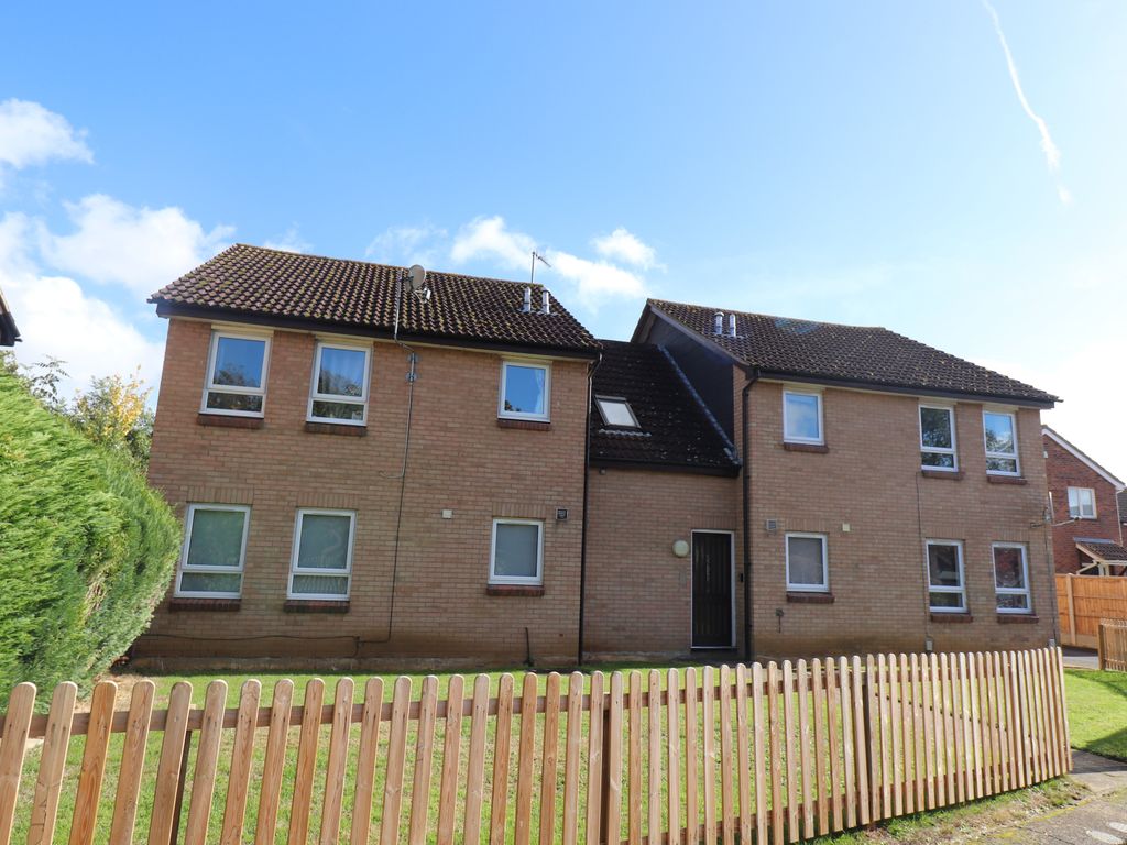 Studio to rent in Downwood Close, Blackthorn, Northampton NN3, £650 pcm Zoopla