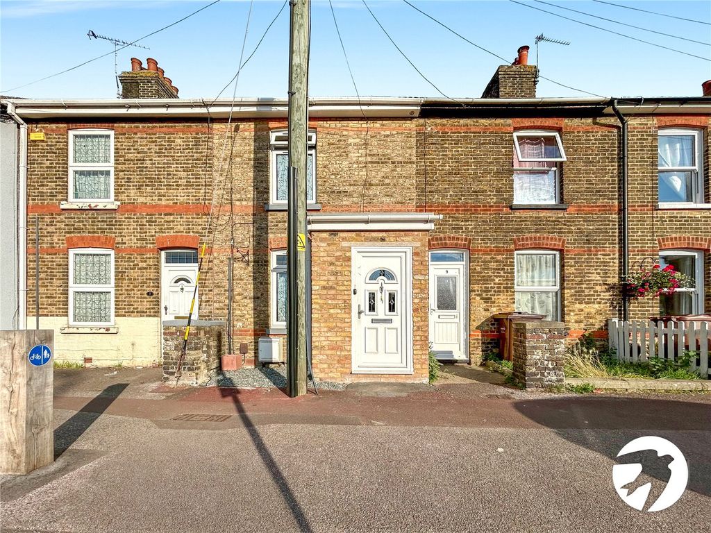 3 bed terraced house for sale in Wainscott Road, Wainscott, Rochester