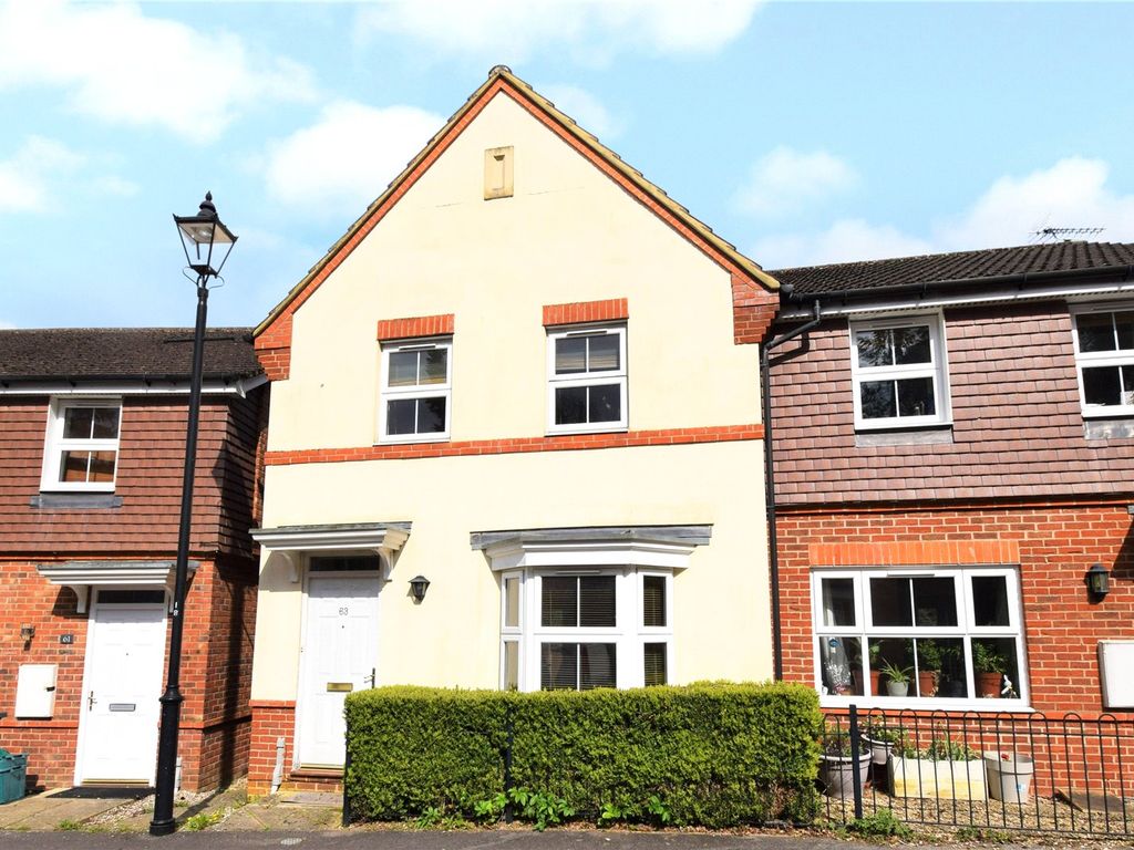 3 bed semidetached house for sale in Mandarin Drive, Newbury