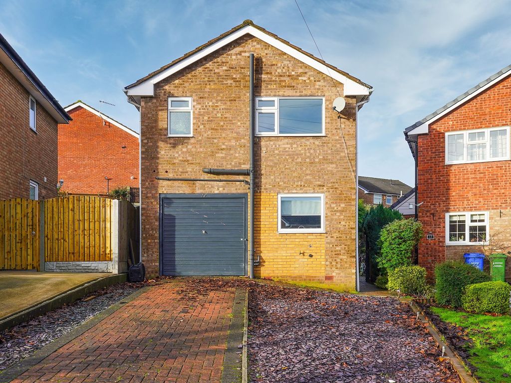 3 bed detached house to rent in Steeping Close, Brimington S43, £950