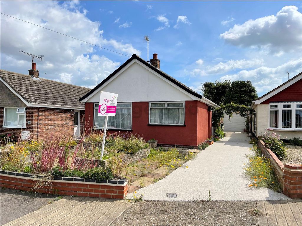 2 bed detached bungalow for sale in Witney Green, Pakefield, Lowestoft NR33, £210,000 Zoopla
