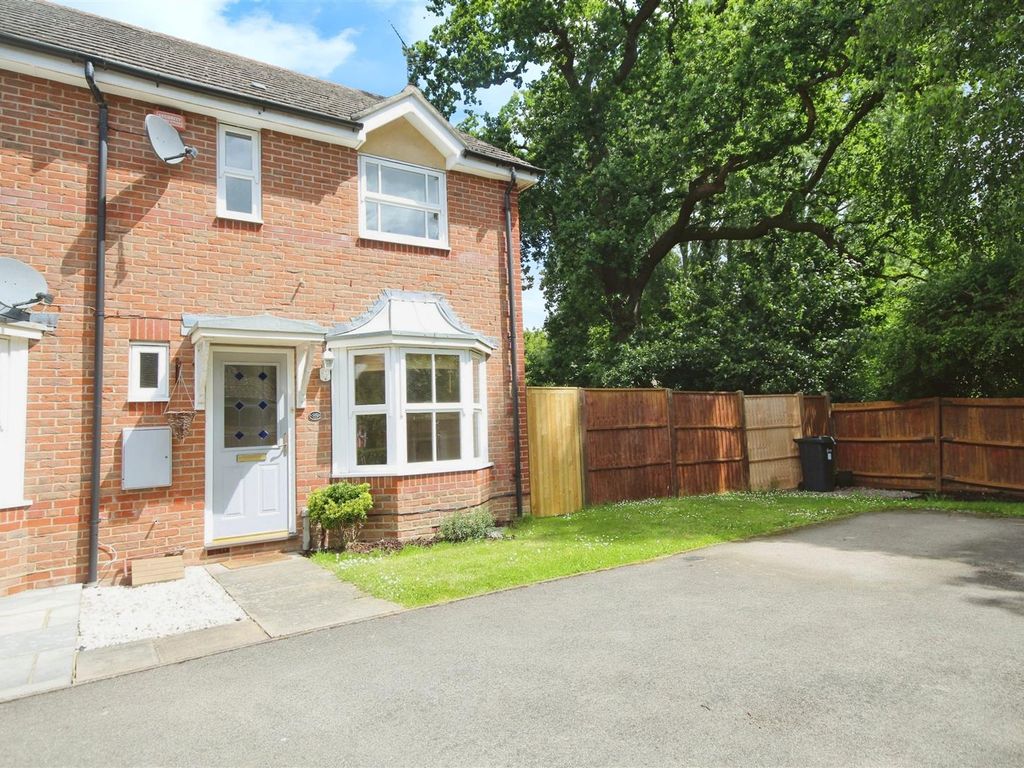 2 bed end terrace house for sale in East Park Farm Drive, Charvil