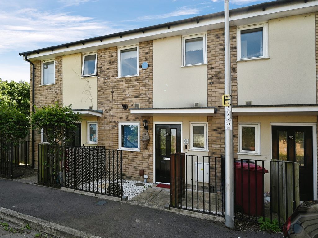 2 bed terraced house for sale in Glenmore Place, Reading RG30, £340,000