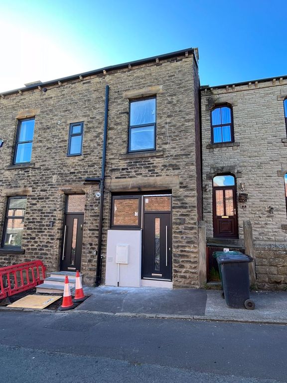 2 bed semidetached house to rent in Whewell Street, Birstall, Batley