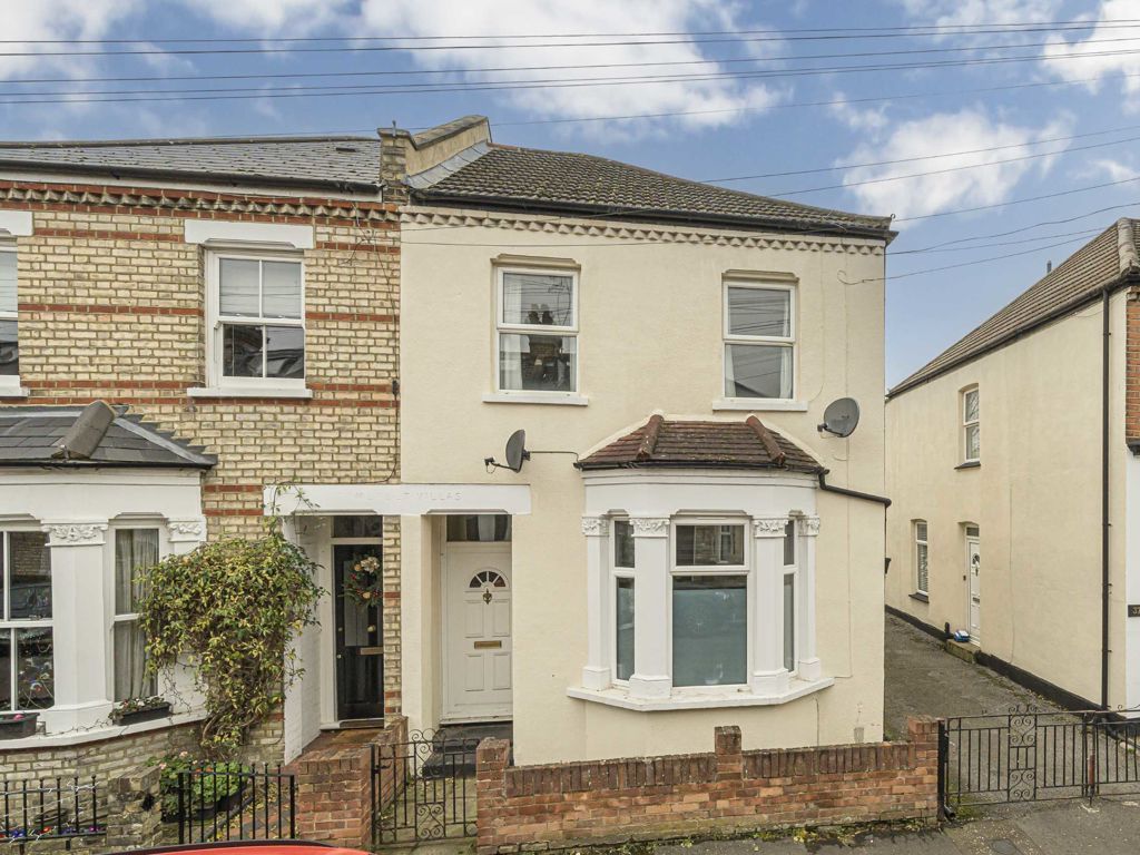 1 bed flat to rent in Newry Road, St Margarets, Twickenham TW1, £1,350