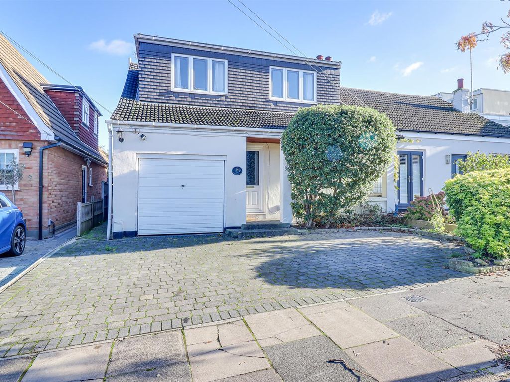 4 bed semidetached house for sale in Flemming Avenue, LeighOnSea SS9